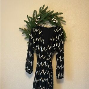Black and gold Zigzag Patterned maxi wrap Dress - gorgeous!